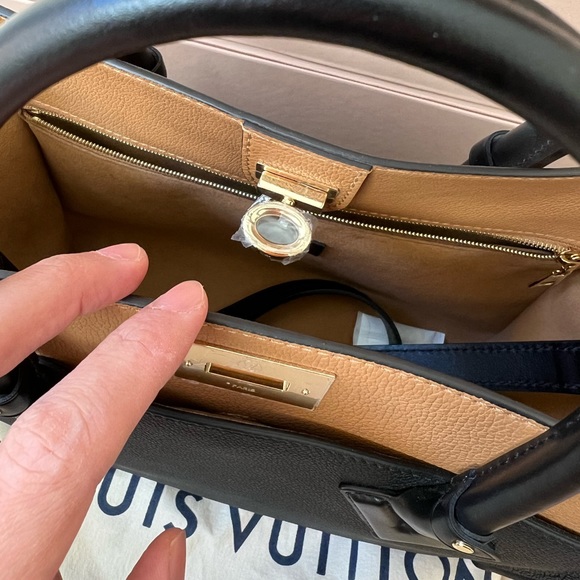 Brand new with box Louis Vuitton On My Side MM tote/crossbody/shoulder bag - Picture 2 of 10